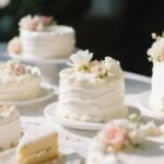 8 White Cakes With Flowers That Taste Like a Spring Garden Party 15 White Cakes With Flowers